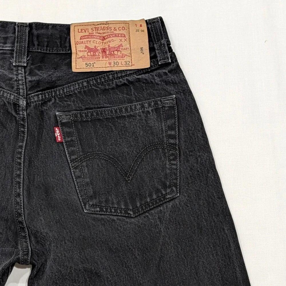 Levi's 501 Original Fit Straight Leg Black Denim Jeans Mens 30x32 Button Fly